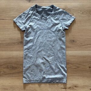 Lululemon gray swiftly tech tee